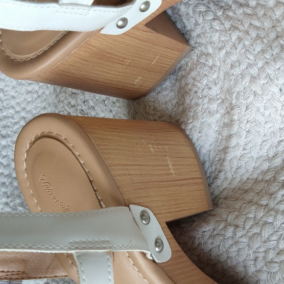Universal Thread April White Faux Wood Block Heel Sandals - Picture 7 of 16